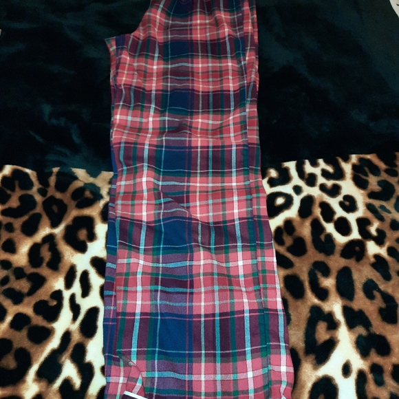 Vs Matching Flannel Pjs 😍 - Picture 8 of 10